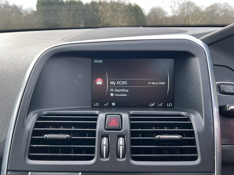 Volvo XC60 2.4 D5 R-Design Lux Nav SUV 5dr Diesel Auto AWD Euro 6 (s/s) (220 ps) SUV Automatic Diesel | - U10756