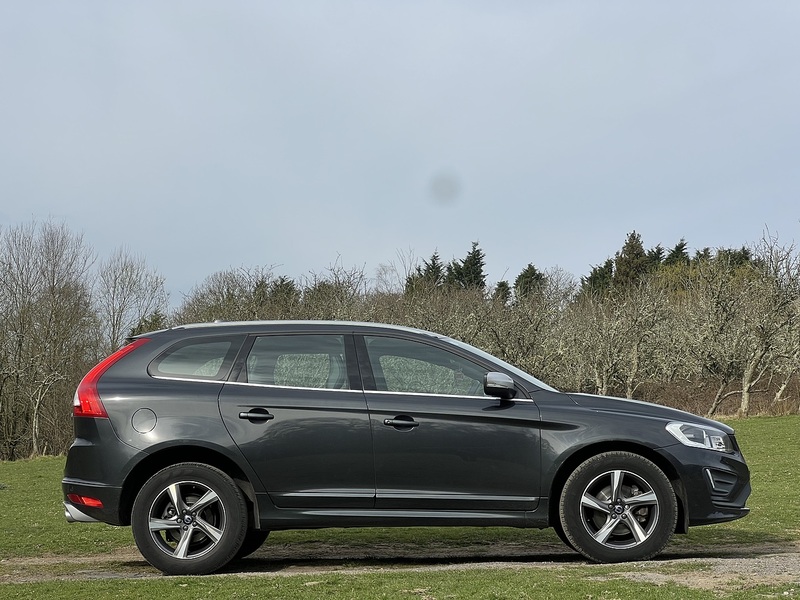 Volvo XC60 2.4 D5 R-Design Lux Nav SUV 5dr Diesel Auto AWD Euro 6 (s/s) (220 ps) SUV Automatic Diesel | - U10756