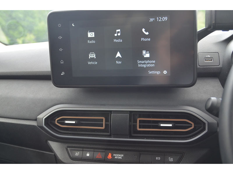 Dacia Jogger 1.6 TCe-h EXTREME MPV 5dr Petrol Hybrid Auto Euro 6 (s/s) (140 ps) MPV Automatic Petrol Hybrid | 7 - U10759