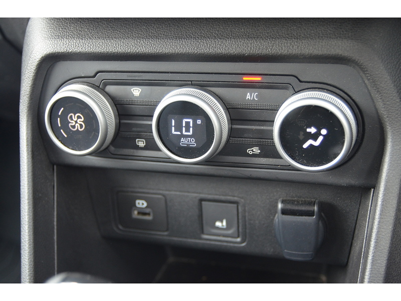 Dacia Jogger 1.6 TCe-h EXTREME MPV 5dr Petrol Hybrid Auto Euro 6 (s/s) (140 ps) MPV Automatic Petrol Hybrid | 7 - U10759