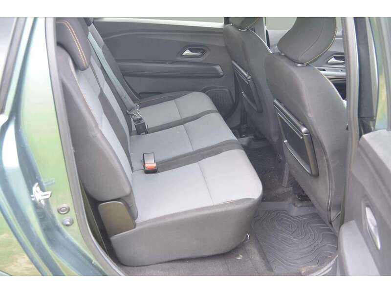Dacia Jogger 1.6 TCe-h EXTREME MPV 5dr Petrol Hybrid Auto Euro 6 (s/s) (140 ps) MPV Automatic Petrol Hybrid | 7 - U10759