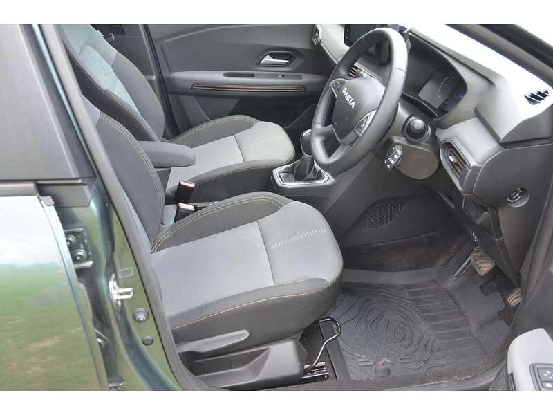 Dacia Jogger 1.6 TCe-h EXTREME MPV 5dr Petrol Hybrid Auto Euro 6 (s/s) (140 ps) MPV Automatic Petrol Hybrid | 7 - U10759