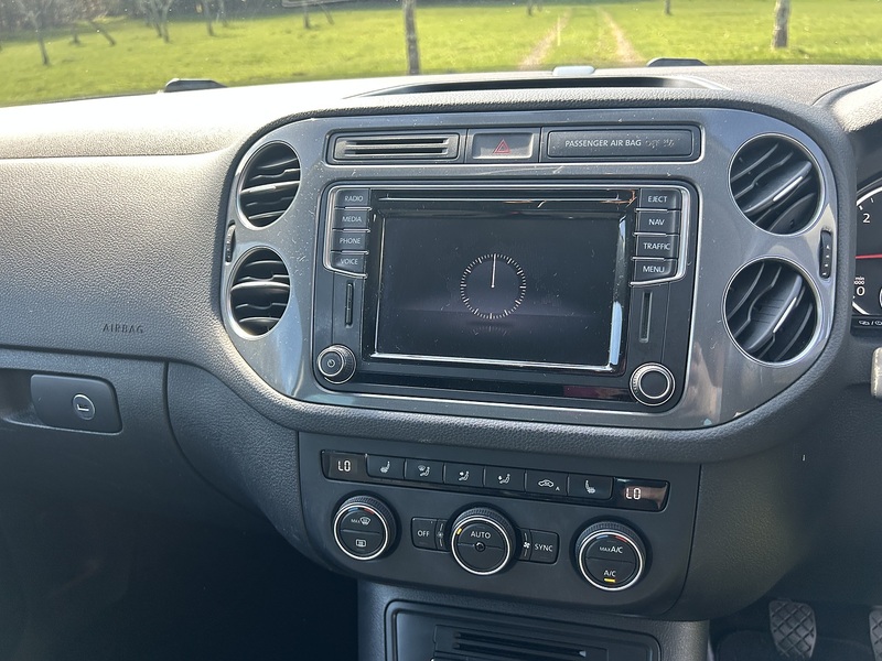 Volkswagen Tiguan 2.0 TDI BlueMotion Tech Match SUV 5dr Diesel Manual 4WD Euro 6 (s/s) (150 ps) SUV Manual Diesel | - U10766