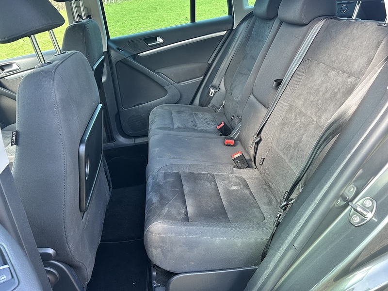 Volkswagen Tiguan 2.0 TDI BlueMotion Tech Match SUV 5dr Diesel Manual 4WD Euro 6 (s/s) (150 ps) SUV Manual Diesel | - U10766