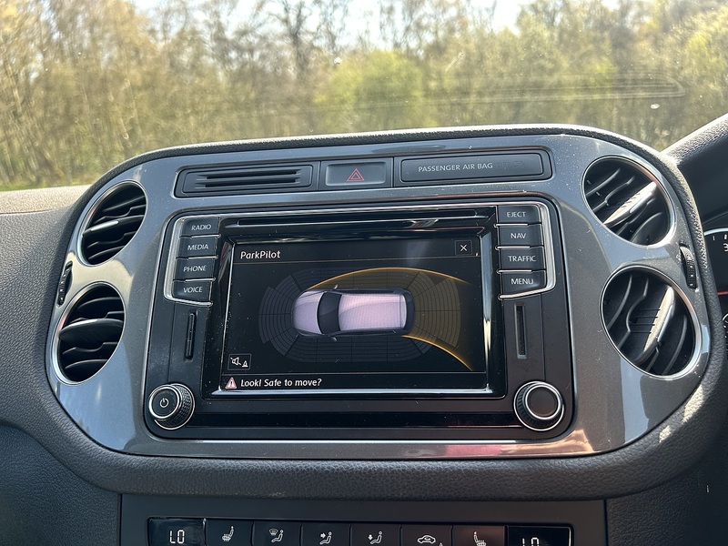 Volkswagen Tiguan 2.0 TDI BlueMotion Tech Match SUV 5dr Diesel Manual 4WD Euro 6 (s/s) (150 ps) SUV Manual Diesel | - U10766