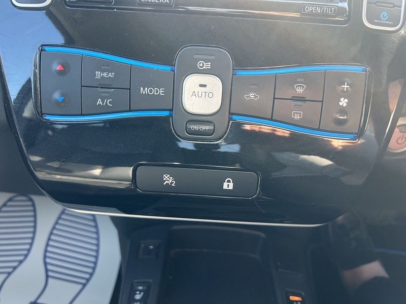 Nissan Leaf 30kWh Tekna Hatchback 5dr Electric Auto (109 bhp) Hatchback Automatic Electric | 360 CAM|COLD - U10772