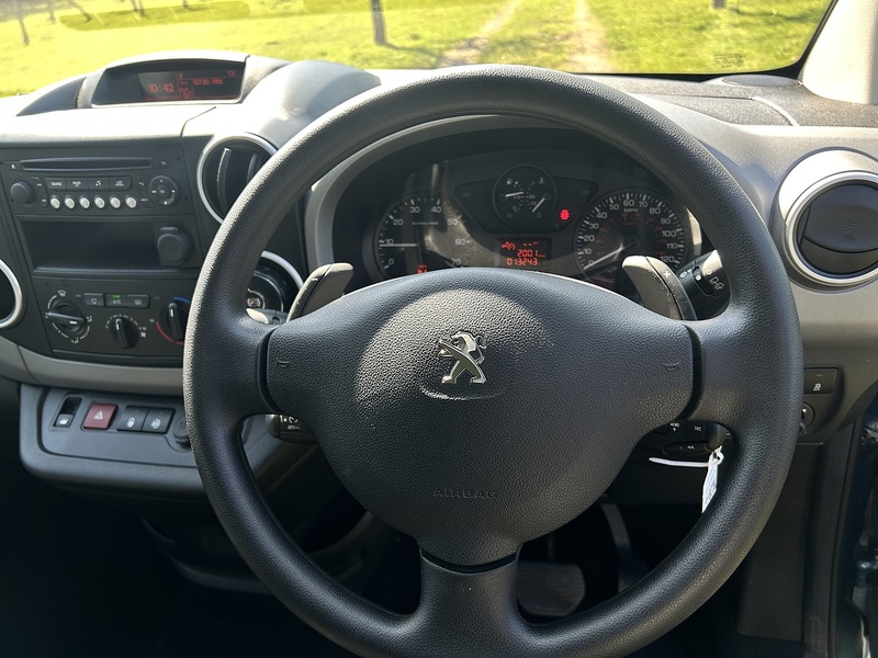 Peugeot Partner MPV 1.6 Automatic Diesel | 3 SEATS|WHEELCHAIR ACCESS - U10778