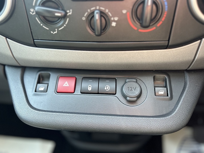Peugeot Partner MPV 1.6 Automatic Diesel | 3 SEATS|WHEELCHAIR ACCESS - U10778