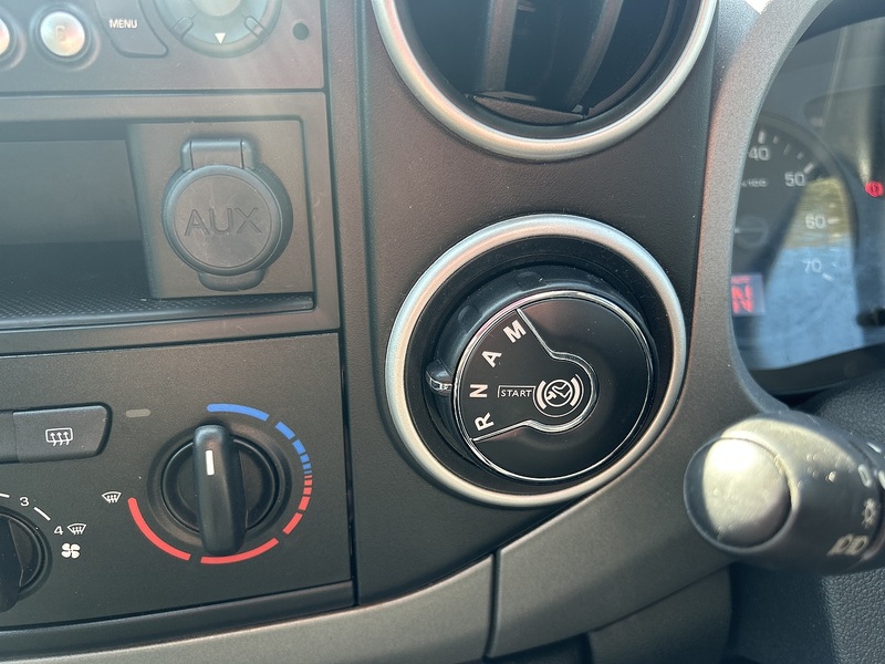 Peugeot Partner MPV 1.6 Automatic Diesel | 3 SEATS|WHEELCHAIR ACCESS - U10778