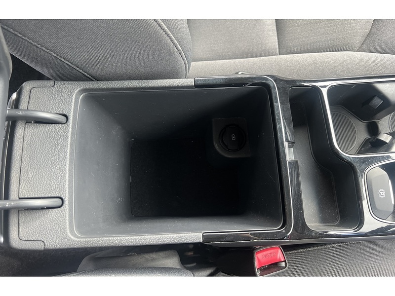 Hyundai IONIQ 38.3kWh Premium Hatchback 5dr Electric Auto (136 ps) Hatchback Automatic Electric | 1 OWNER FROM - U10782