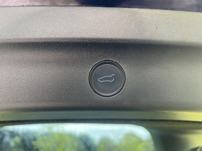 Tesla Model Y (Dual Motor) Long Range SUV 5dr Electric Auto 4WDE (384 bhp) | PAN ROOF|SELF DRIVE|TAXQ SUV - U10784