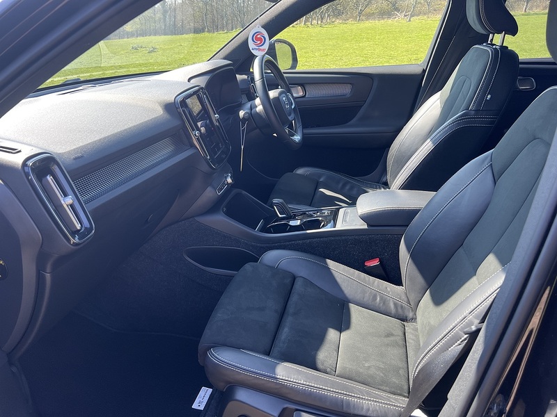 Volvo XC40 1.5 T3 R-Design SUV 5dr Petrol Auto Euro 6 (s/s) (163 ps) SUV Automatic Petrol | FULL SERVICE - U10786