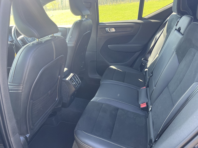 Volvo XC40 1.5 T3 R-Design SUV 5dr Petrol Auto Euro 6 (s/s) (163 ps) SUV Automatic Petrol | FULL SERVICE - U10786