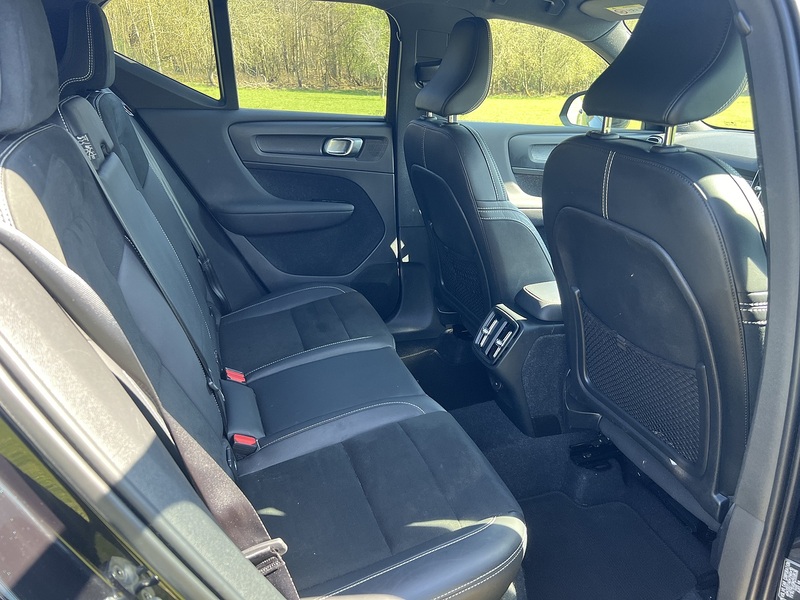 Volvo XC40 1.5 T3 R-Design SUV 5dr Petrol Auto Euro 6 (s/s) (163 ps) SUV Automatic Petrol | FULL SERVICE - U10786