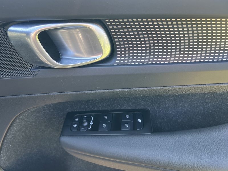 Volvo XC40 1.5 T3 R-Design SUV 5dr Petrol Auto Euro 6 (s/s) (163 ps) SUV Automatic Petrol | FULL SERVICE - U10786