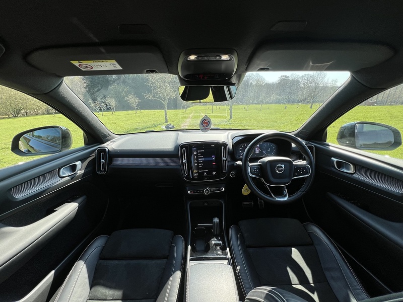 Volvo XC40 1.5 T3 R-Design SUV 5dr Petrol Auto Euro 6 (s/s) (163 ps) SUV Automatic Petrol | FULL SERVICE - U10786