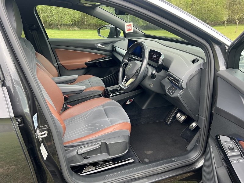 Volkswagen ID.4 Pro Performance 77kWh 1ST Edition SUV 5dr Electric Auto (204 ps) SUV Automatic Electric | 1 FORMER - U10792