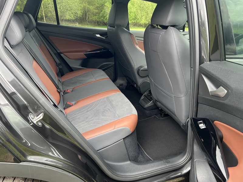 Volkswagen ID.4 Pro Performance 77kWh 1ST Edition SUV 5dr Electric Auto (204 ps) SUV Automatic Electric | 1 FORMER - U10792