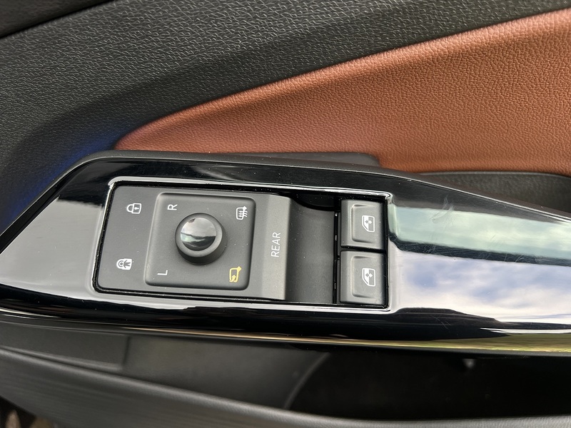 Volkswagen ID.4 Pro Performance 77kWh 1ST Edition SUV 5dr Electric Auto (204 ps) SUV Automatic Electric | 1 FORMER - U10792