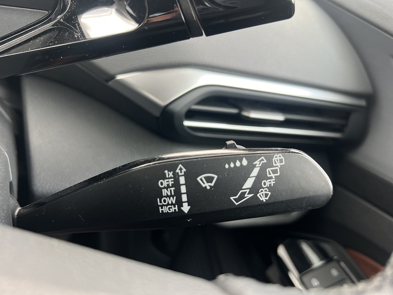 Volkswagen ID.4 Pro Performance 77kWh 1ST Edition SUV 5dr Electric Auto (204 ps) SUV Automatic Electric | 1 FORMER - U10792