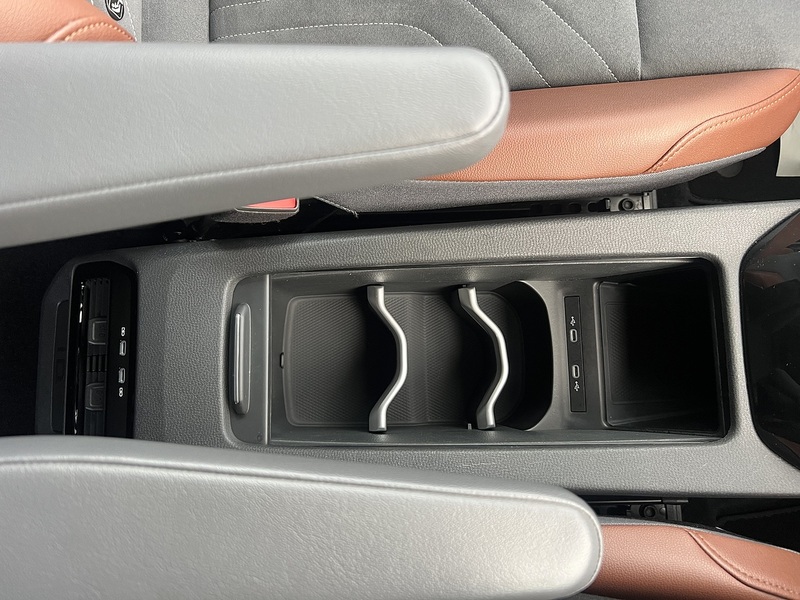 Volkswagen ID.4 Pro Performance 77kWh 1ST Edition SUV 5dr Electric Auto (204 ps) SUV Automatic Electric | 1 FORMER - U10792