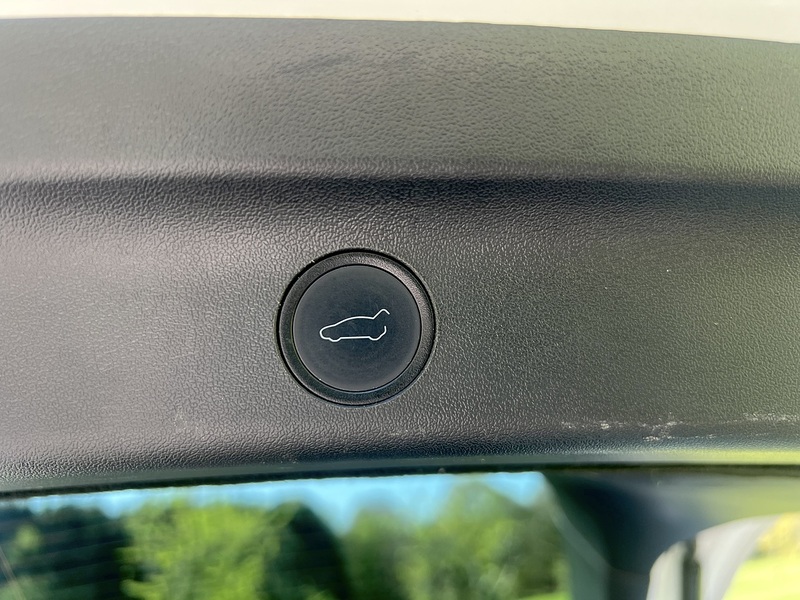 Tesla Model Y (Dual Motor) Long Range SUV 5dr Electric Auto 4WDE (384 bhp) | 1 FORMER OWNER|VAT QUALIFYING - U10794