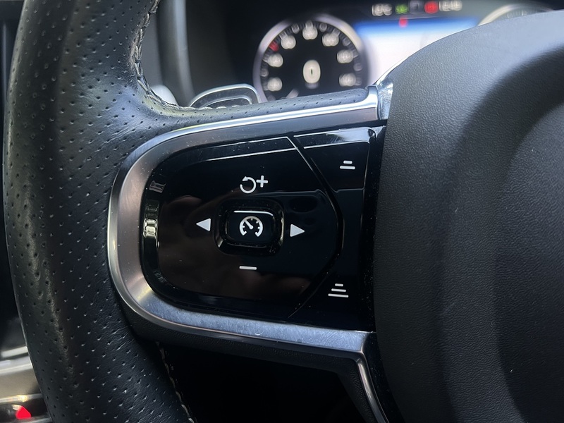 Volvo S90 2.0 T4 GPF R-Design Saloon 4dr Petrol Auto Euro 6 (s/s) (190 ps) Saloon Automatic Petrol | - U10797