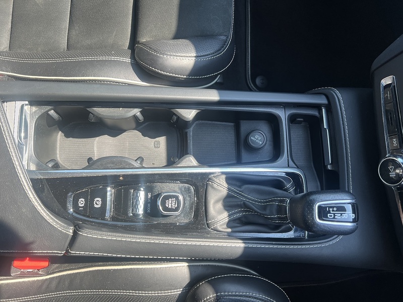 Volvo S90 2.0 T4 GPF R-Design Saloon 4dr Petrol Auto Euro 6 (s/s) (190 ps) Saloon Automatic Petrol | - U10797