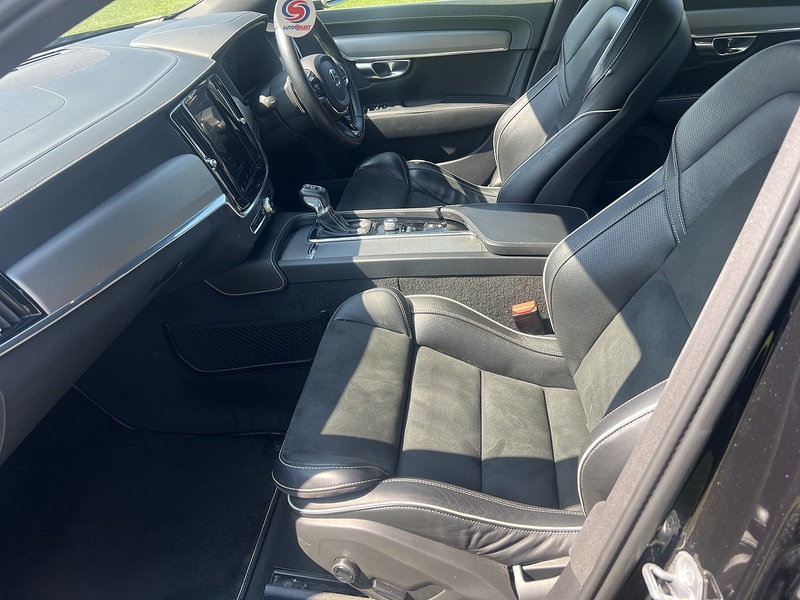 Volvo S90 2.0 T4 GPF R-Design Saloon 4dr Petrol Auto Euro 6 (s/s) (190 ps) Saloon Automatic Petrol | - U10797