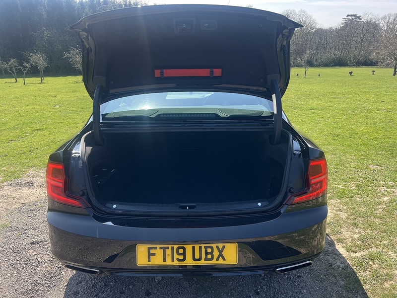 Volvo S90 2.0 T4 GPF R-Design Saloon 4dr Petrol Auto Euro 6 (s/s) (190 ps) Saloon Automatic Petrol | - U10797
