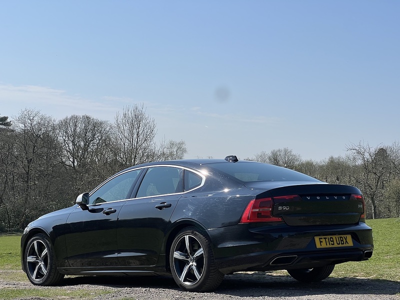 Volvo S90 2.0 T4 GPF R-Design Saloon 4dr Petrol Auto Euro 6 (s/s) (190 ps) Saloon Automatic Petrol | - U10797