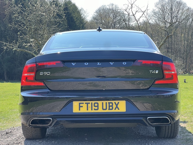 Volvo S90 2.0 T4 GPF R-Design Saloon 4dr Petrol Auto Euro 6 (s/s) (190 ps) Saloon Automatic Petrol | - U10797