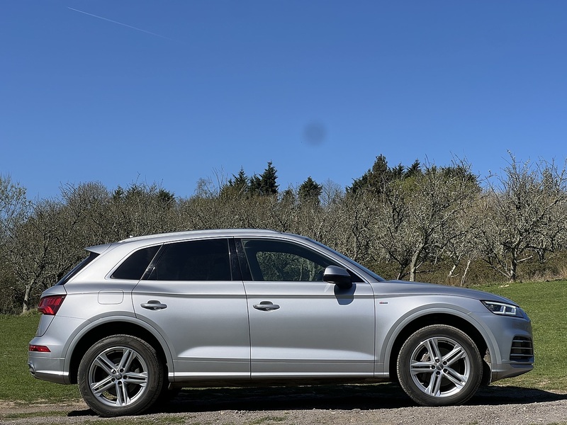 Audi Q5 2.0 TDI 40 S line SUV 5dr Diesel S Tronic quattro Euro 6 (s/s) (190 ps) SUV Automatic Diesel | - U10801