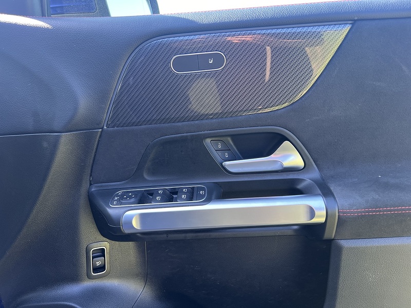 Mercedes-Benz GLB 2.0 GLB200d AMG Line (Premium) SUV 5dr Diesel 8G-DCT Euro 6 (s/s) (150 ps) - U10806