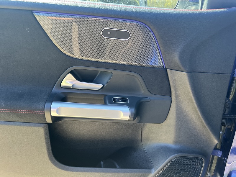 Mercedes-Benz GLB 2.0 GLB200d AMG Line (Premium) SUV 5dr Diesel 8G-DCT Euro 6 (s/s) (150 ps) - U10806