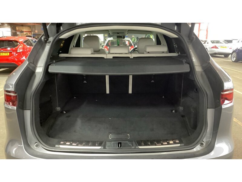 Jaguar F-PACE 2.0 P400e 17.1kWh R-Dynamic SE SUV 5dr Petrol Plug-in Hybrid Auto AWD Euro 6 (s/s) (404 ps) - U10810