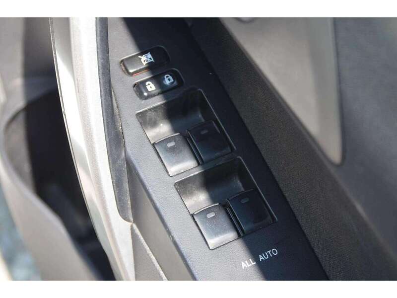 Toyota Auris 1.8 VVT-h Excel Touring Sports 5dr Petrol Hybrid CVT Euro 5 (s/s) (136 ps) - U10817