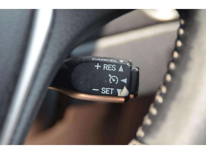 Toyota Auris 1.8 VVT-h Excel Touring Sports 5dr Petrol Hybrid CVT Euro 5 (s/s) (136 ps) - U10817