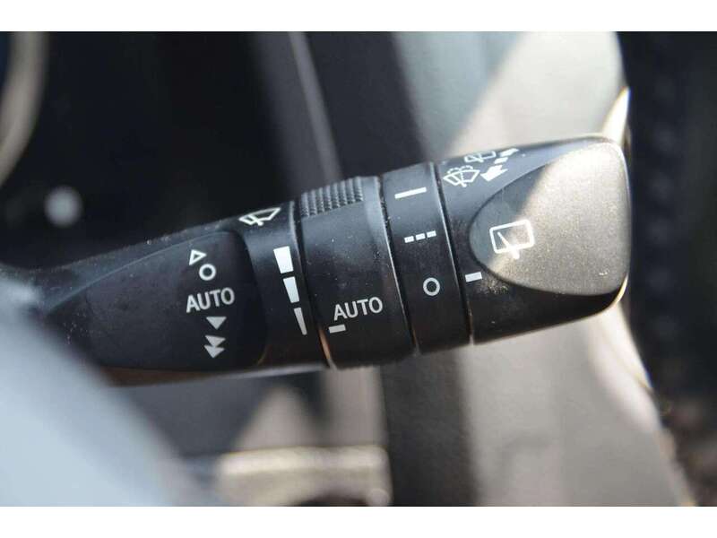Toyota Auris 1.8 VVT-h Excel Touring Sports 5dr Petrol Hybrid CVT Euro 5 (s/s) (136 ps) - U10817