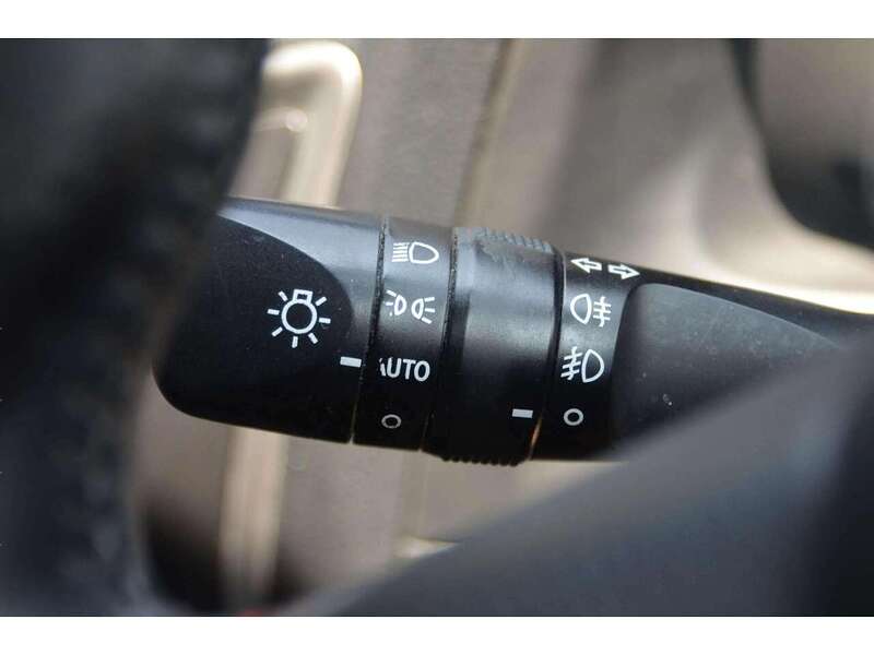 Toyota Auris 1.8 VVT-h Excel Touring Sports 5dr Petrol Hybrid CVT Euro 5 (s/s) (136 ps) - U10817