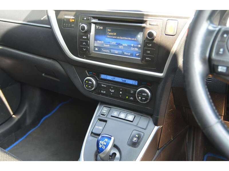 Toyota Auris 1.8 VVT-h Excel Touring Sports 5dr Petrol Hybrid CVT Euro 5 (s/s) (136 ps) - U10817