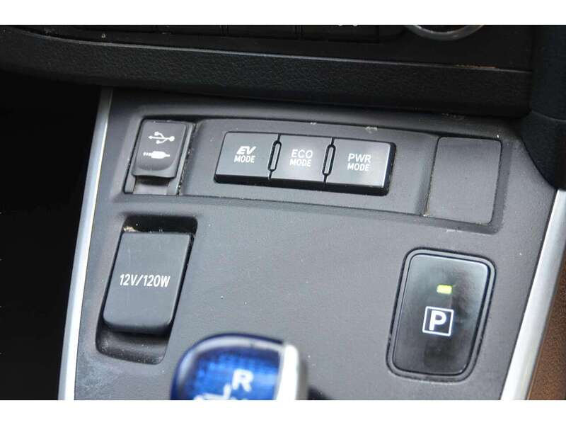 Toyota Auris 1.8 VVT-h Excel Touring Sports 5dr Petrol Hybrid CVT Euro 5 (s/s) (136 ps) - U10817
