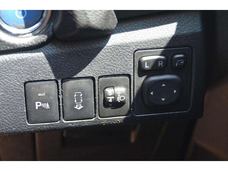 Toyota Auris 1.8 VVT-h Excel Touring Sports 5dr Petrol Hybrid CVT Euro 5 (s/s) (136 ps) - U10817