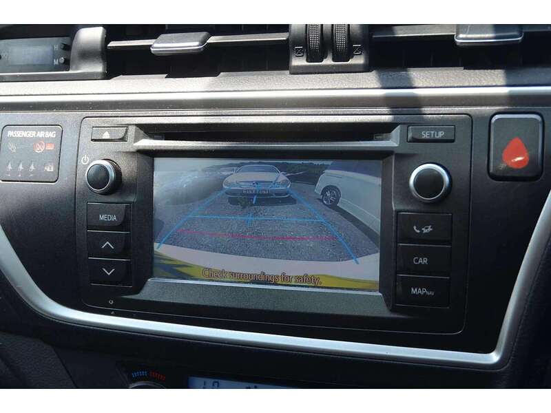 Toyota Auris 1.8 VVT-h Excel Touring Sports 5dr Petrol Hybrid CVT Euro 5 (s/s) (136 ps) - U10817