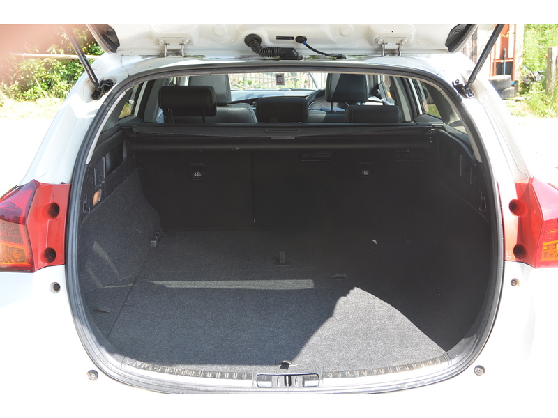Toyota Auris 1.8 VVT-h Excel Touring Sports 5dr Petrol Hybrid CVT Euro 5 (s/s) (136 ps) - U10817