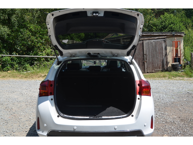 Toyota Auris 1.8 VVT-h Excel Touring Sports 5dr Petrol Hybrid CVT Euro 5 (s/s) (136 ps) - U10817