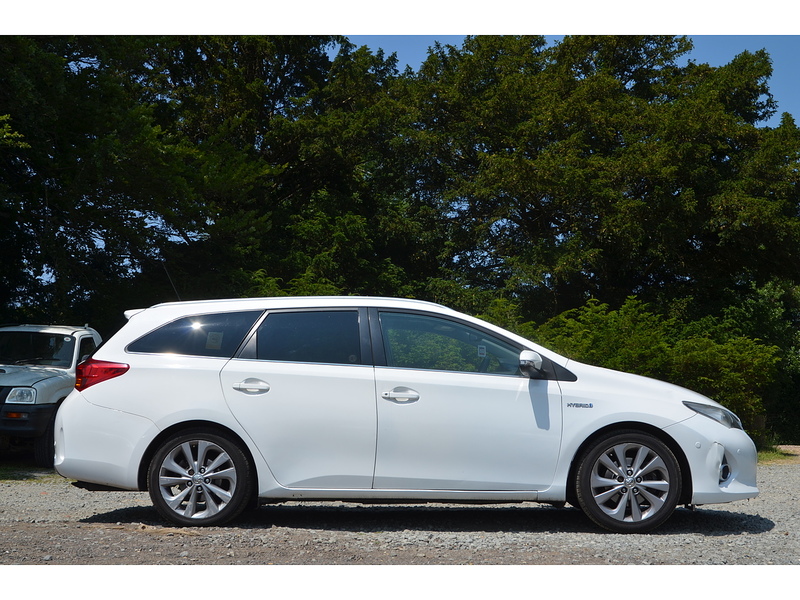 Toyota Auris 1.8 VVT-h Excel Touring Sports 5dr Petrol Hybrid CVT Euro 5 (s/s) (136 ps) - U10817