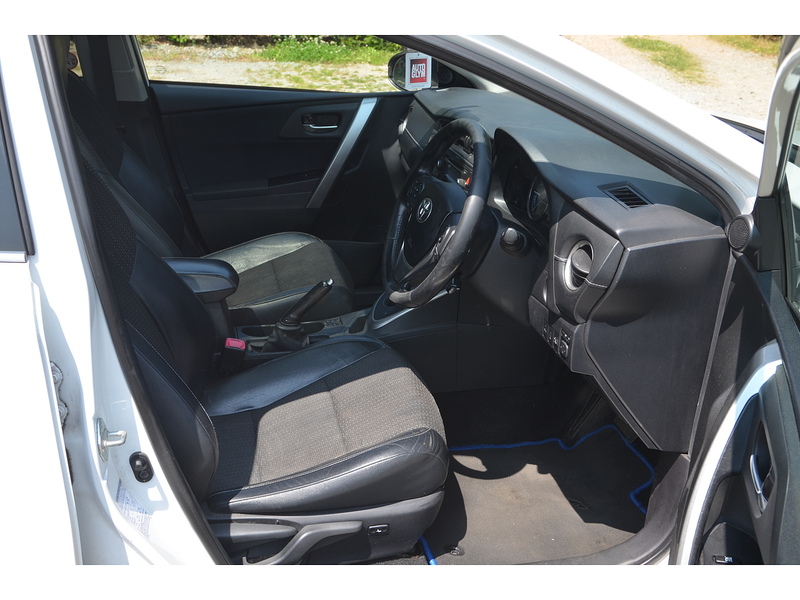Toyota Auris 1.8 VVT-h Excel Touring Sports 5dr Petrol Hybrid CVT Euro 5 (s/s) (136 ps) - U10817