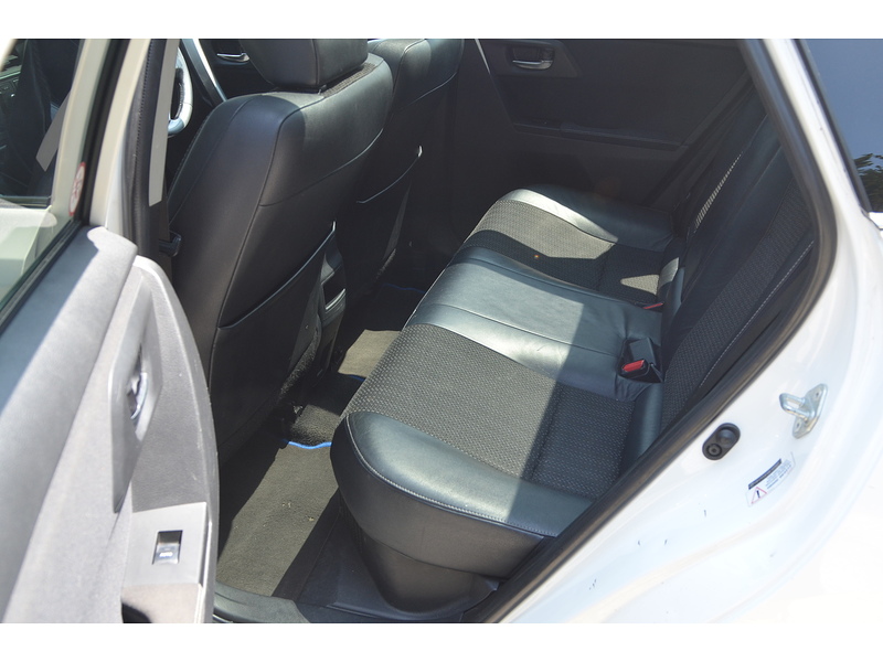Toyota Auris 1.8 VVT-h Excel Touring Sports 5dr Petrol Hybrid CVT Euro 5 (s/s) (136 ps) - U10817