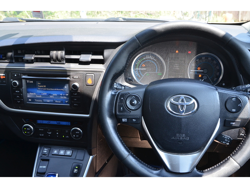 Toyota Auris 1.8 VVT-h Excel Touring Sports 5dr Petrol Hybrid CVT Euro 5 (s/s) (136 ps) - U10817